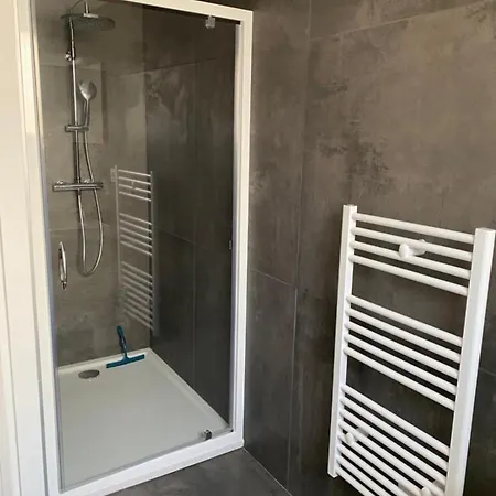 Location 3 Piscine Privee فندق