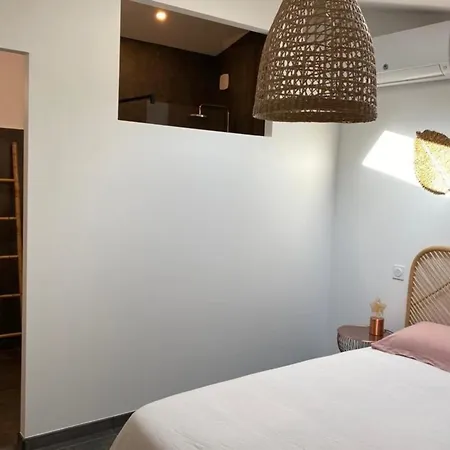 فندق Location 3 Piscine Privee 4*